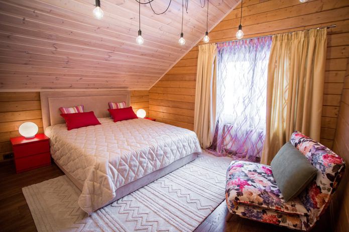 slaapkamer met klassieke gordijnen