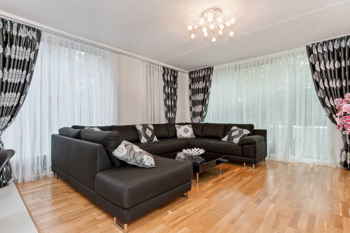 Zwart-witte gordijnen voor de woonkamer
