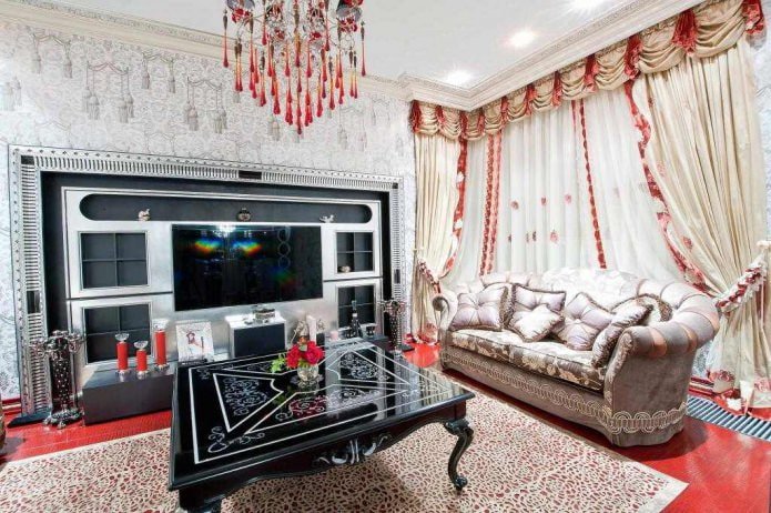 Gordijnen met lambrequin voor de woonkamer in een klassieke stijl