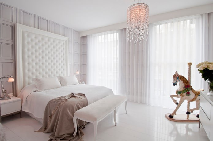 slaapkamer met wit laminaat