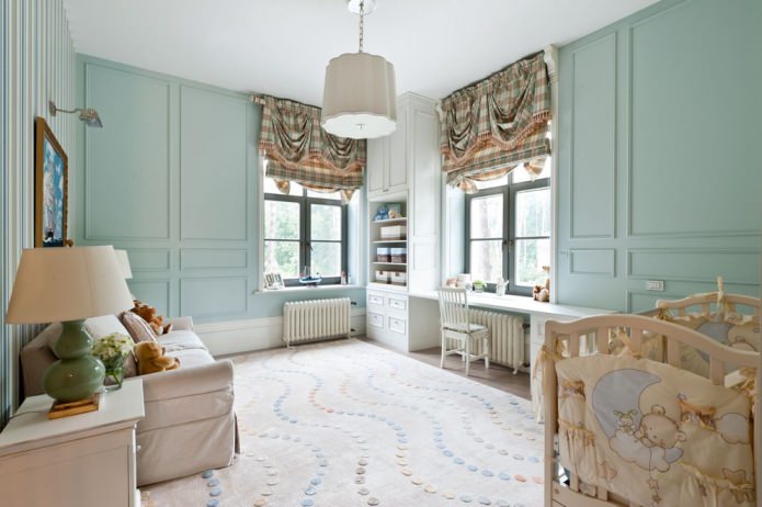 geruite vouwgordijnen in een kinderkamer