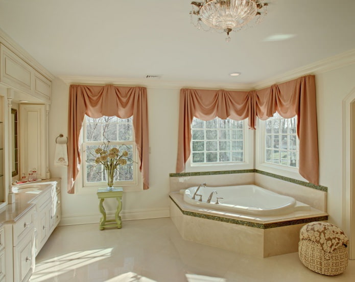 gordijnen in de badkamer