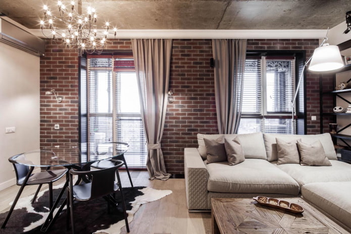 lange gordijnen in de woonkamer in loftstijl