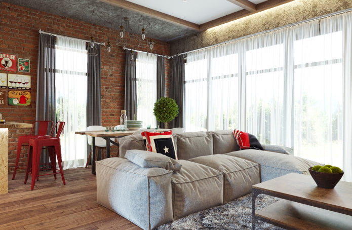 voile gordijnen in een loft-stijl woonkamer