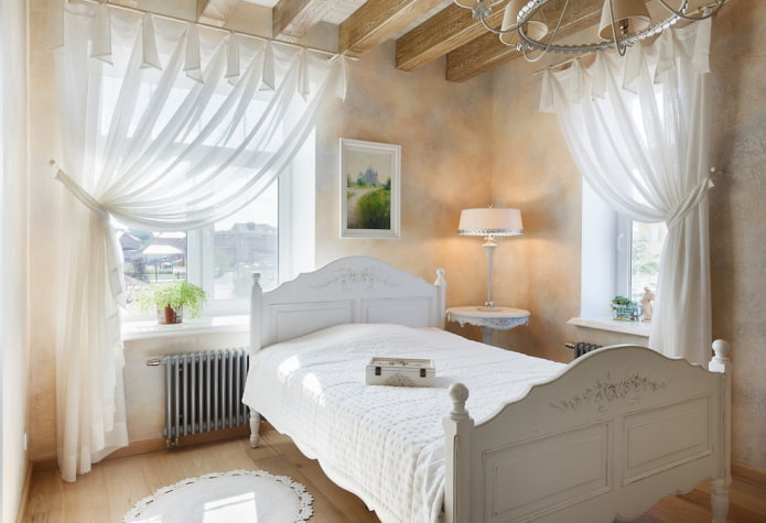meubels in het interieur van de slaapkamer in Proven?aalse stijl