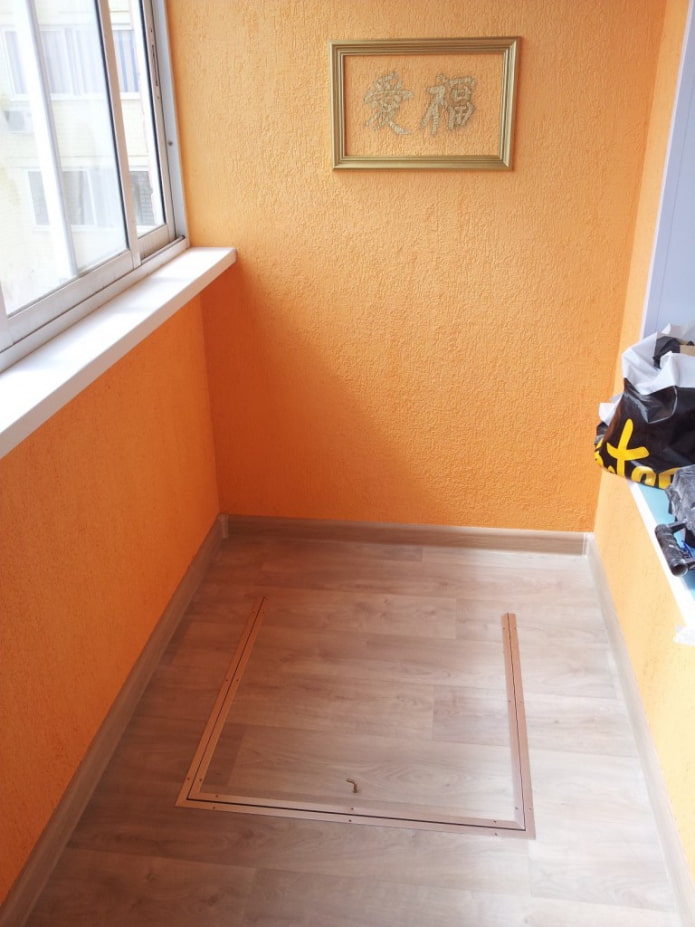 sierpleisterwerk op het balkon