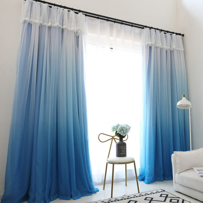 wit en blauw verloop op gordijnen