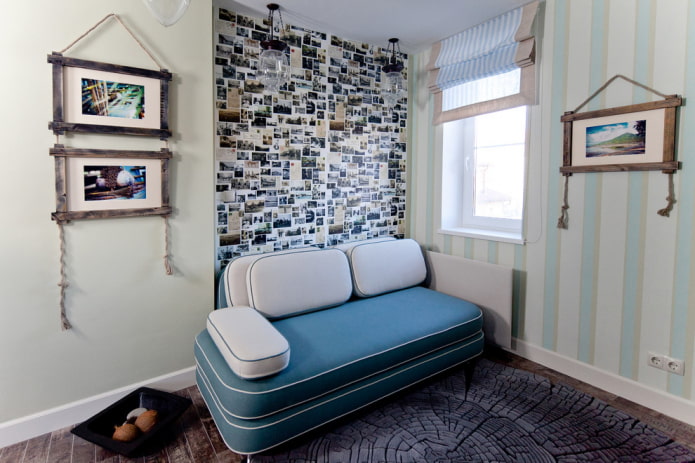 blauw-witte bank in het interieur