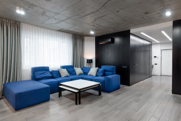 blauwe modulaire bank in het interieur