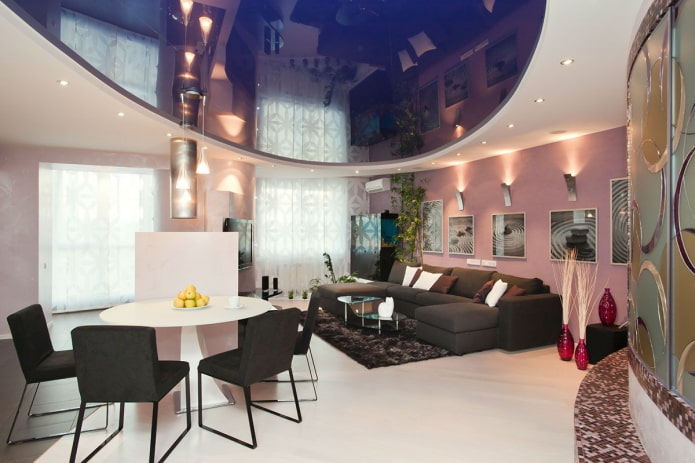 blauw spanplafond in de woonkamer