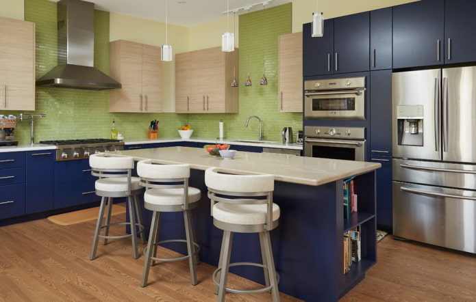 keukeninterieur in blauwgroene tinten