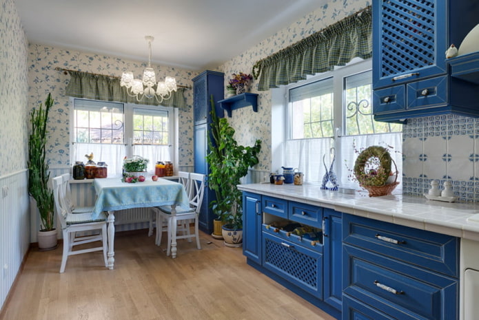 keuken in blauwe tinten in Proven?aalse stijl