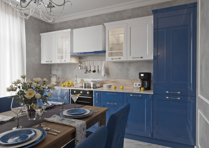 keuken in blauwe tinten in neoklassieke stijl