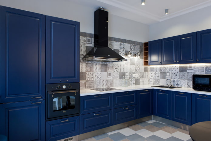 keukeninterieur in blauwe tinten