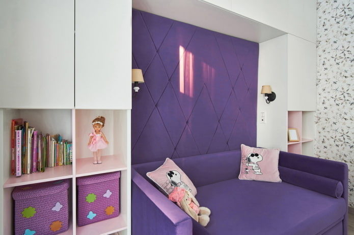 Violette en witte kinderkamer