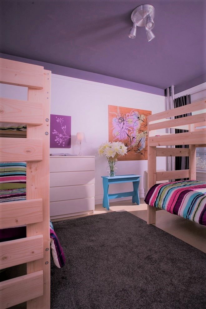 mat plafond in lila tint