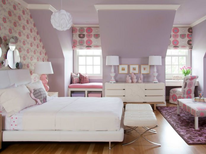 Paars en roze interieur voor een meisjeskamer