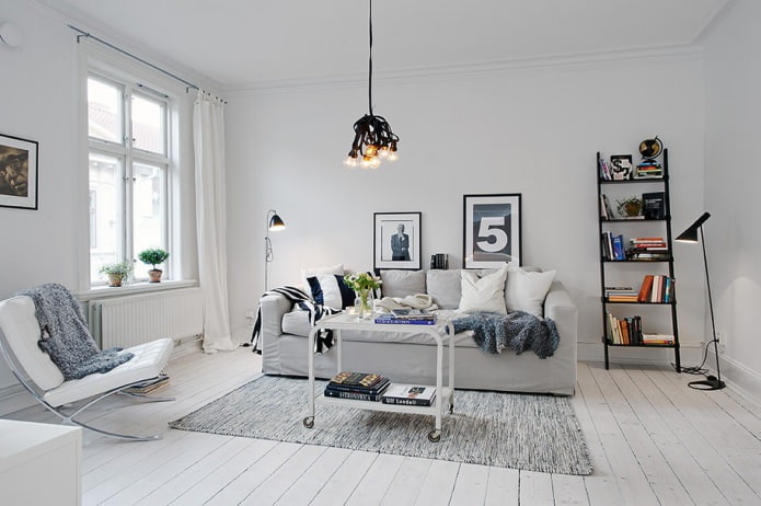 sneeuwwitte woonkamer in Scandinavische stijl