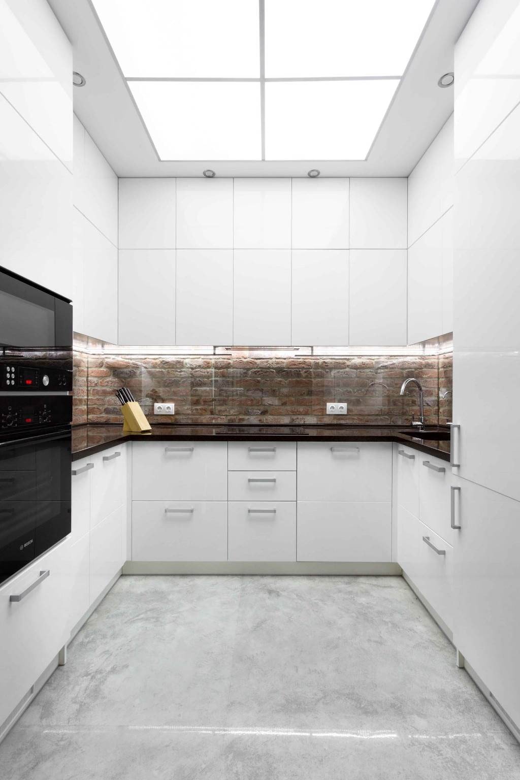 transparante skinali in de keuken in loftstijl