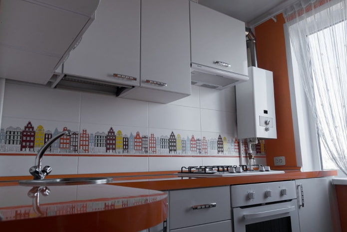 gasketel in de kleur van de keuken