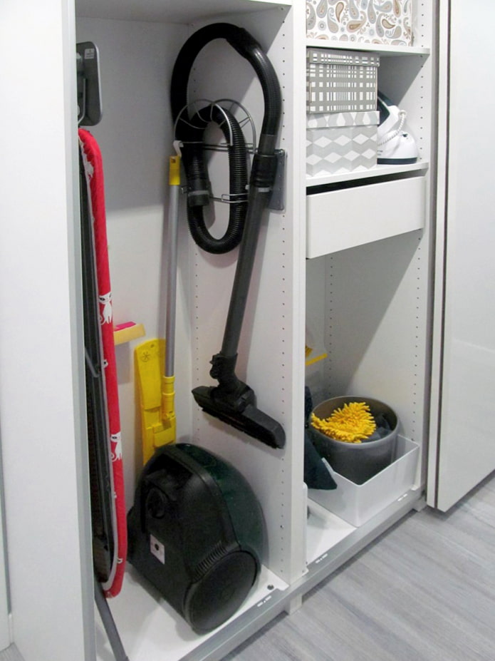 Verborgen stofzuiger en dweil