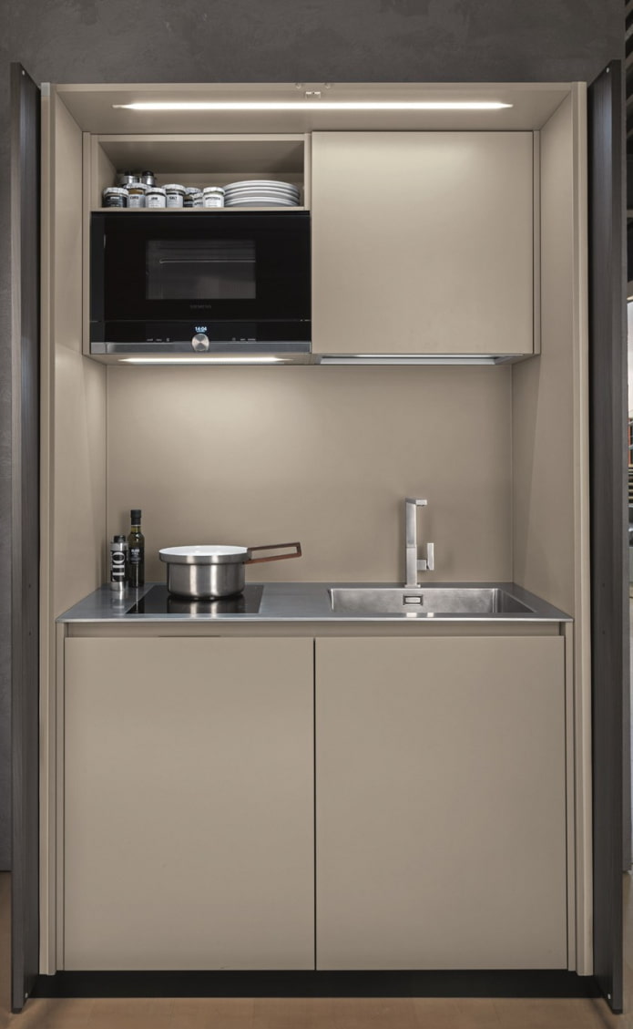compacte keuken in een kast