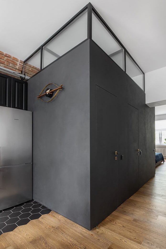 zwarte verborgen deuren