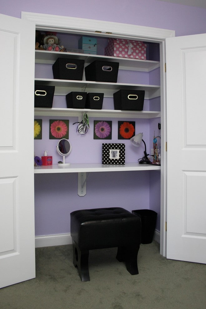 Werkplek in een voorraadkast