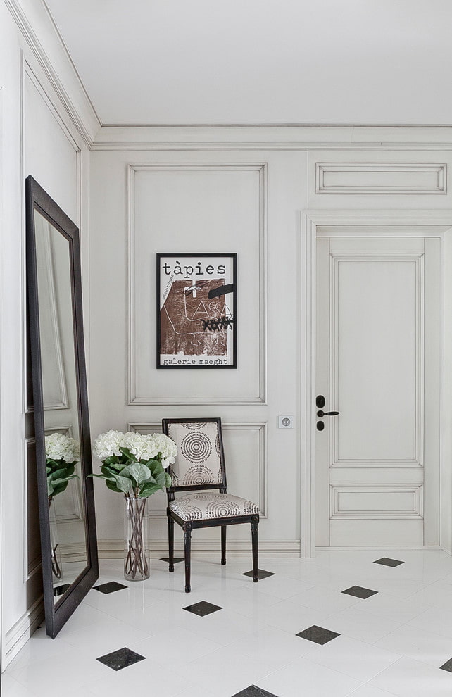 deuren en vloer van dezelfde kleur in het interieur