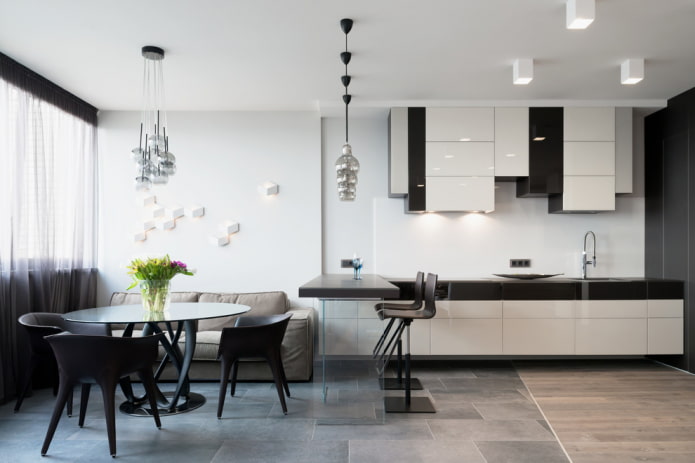 een combinatie van laminaat en tegels in het keukeninterieur