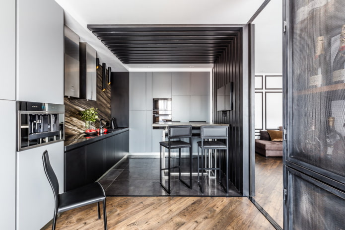 een combinatie van laminaat en tegels in het interieur