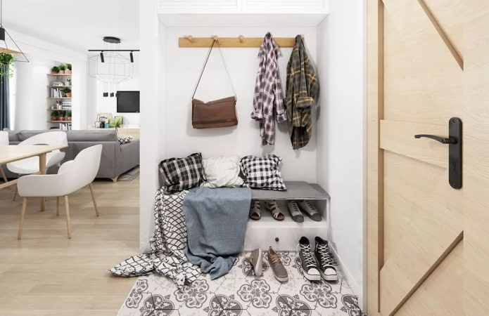 een combinatie van laminaat en tegels in Scandinavische stijl
