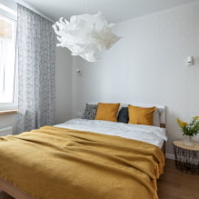 Regels voor het combineren van gordijnen en spreien in de slaapkamer-8