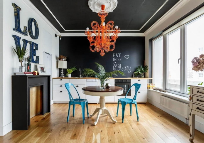 zwart-witte muren in het interieur