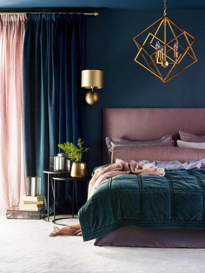 stoffig roze met blauw in de slaapkamer