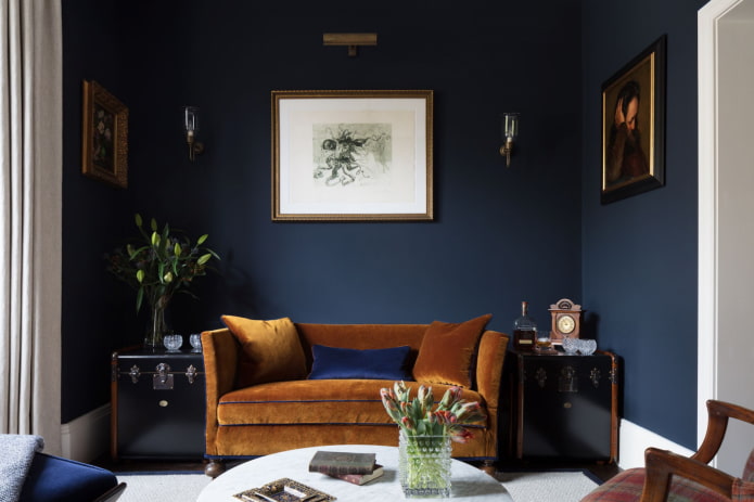blauw met rood in het interieur