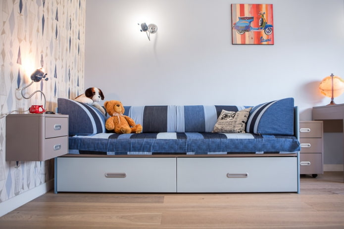 bank in het interieur van een kinderkamer