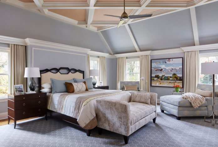 bank in het interieur van de slaapkamer