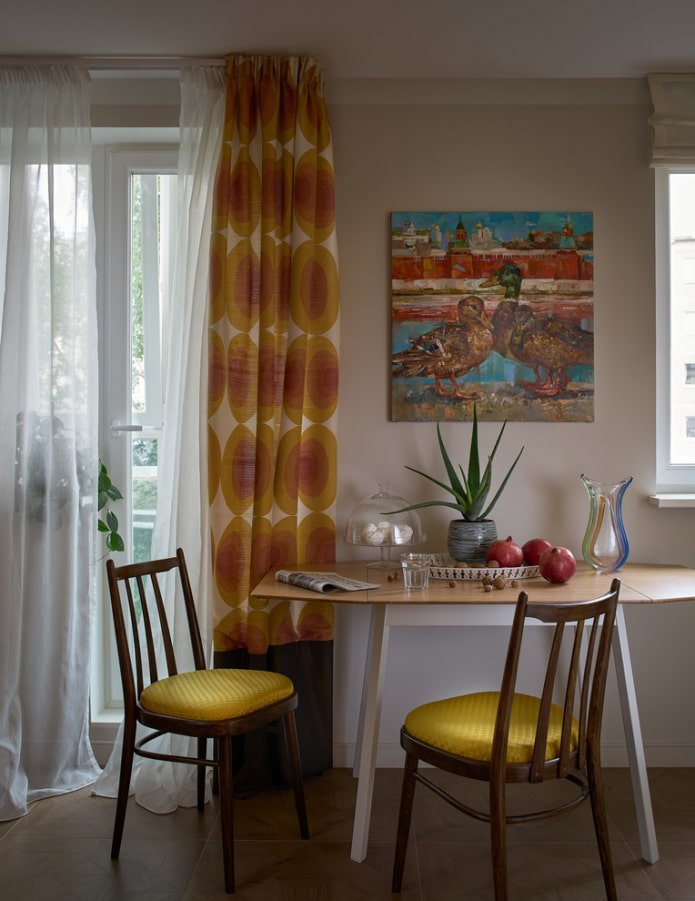 Stoelen in de eetkamer kamer