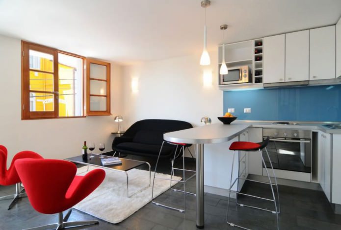 De keuken en woonkamer opdelen met een bar