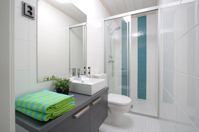 Ontwerp van een kleine badkamer met een douchecabine in een moderne stijl