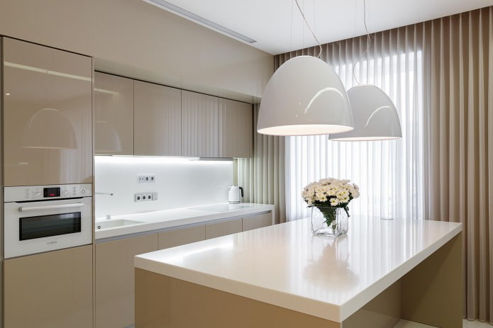 glanzende keuken in beige tinten