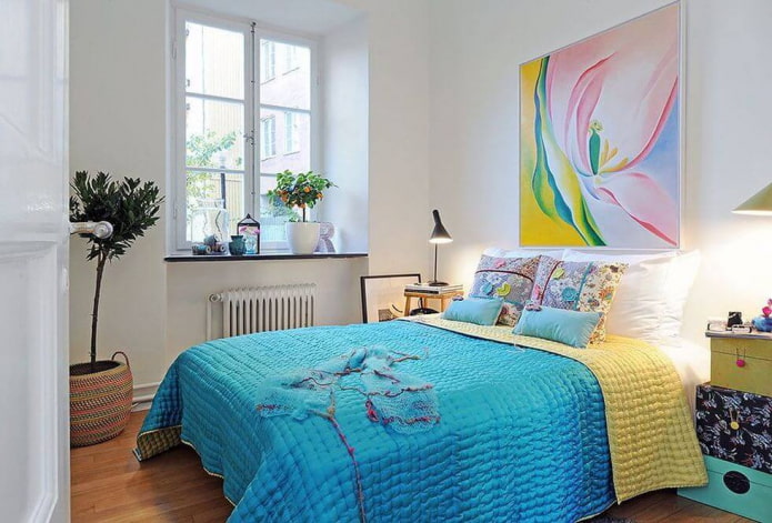 Lichte inrichting van een witte slaapkamer