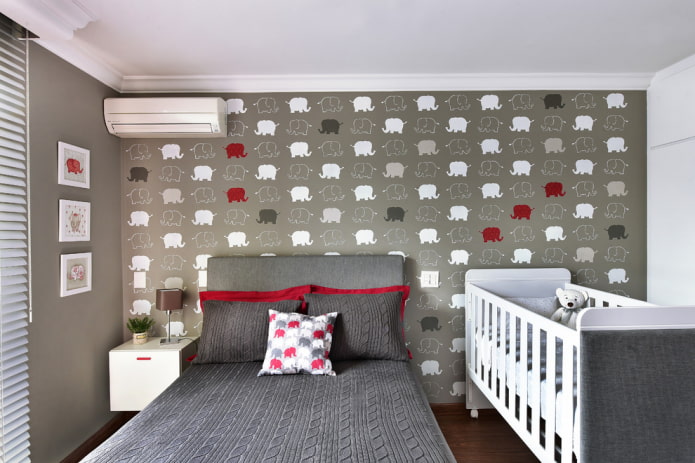 ontwerp van een kleine slaapkamer gecombineerd met een kinderkamer