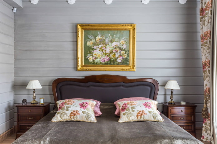 Bloemen op het schilderij in de slaapkamer