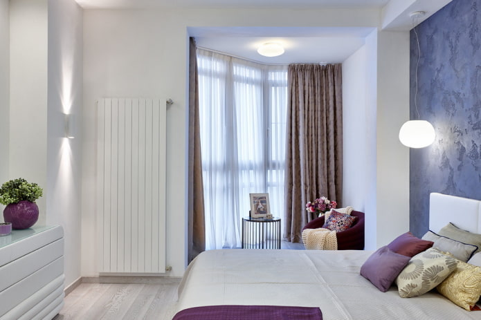 decoratie en verlichting in de slaapkamer gecombineerd met een loggia