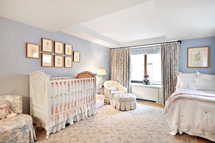 babybedje in het interieur van de slaapkamer