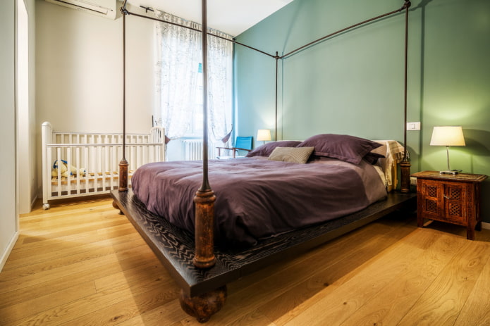 babybedje in het interieur van de slaapkamer
