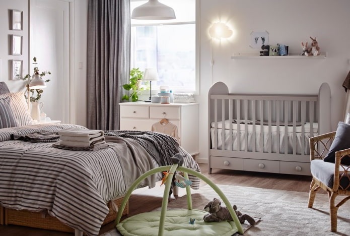 babybedje in het slaapkamerinterieur