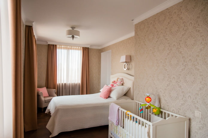 babybedje in het slaapkamerinterieur